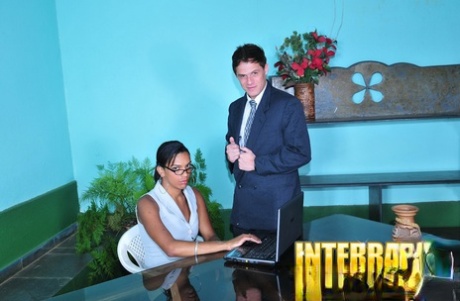 Interracial TGirl Sexo estrelado por Kamily, Eduardo Office Nua Fotos