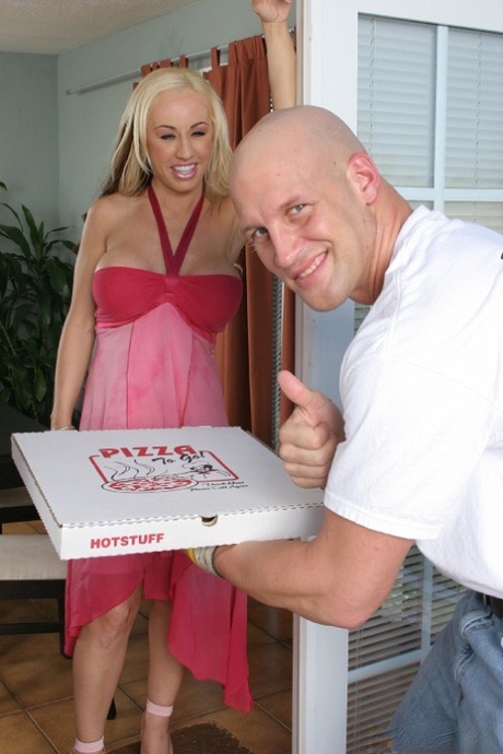 Well-stacked blonde MILF has some hardcore fun with a well-hung pizza-lad