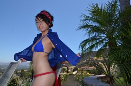 Amateur Asian beauty Maylee is demonstrating her tiny boobies!