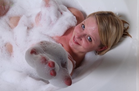 Chubby mature dame Lynn Miller showing off big wet boobs in bathtub