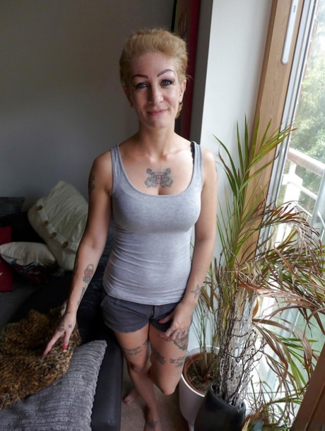 Tattooed first timer Miss Trixx freeing round ass from shorts