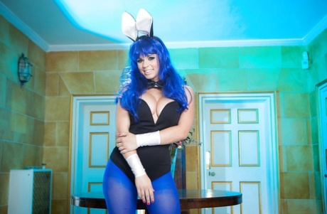 Cosplay naaktscènes met sexy babe met grote kont en grote tieten Nekane Sweet