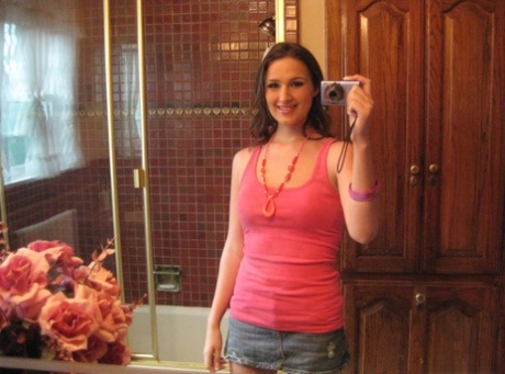 Ex-přítelkyně Judy Marie zaskočí selfies, zatímco nahý v koupelně