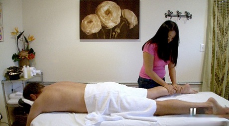 Asian harlot Kiwi Ling enjoys handjob she does during hardcore massage