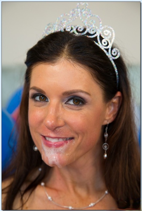 Lystfuld MILF India Summer får en ansigtsbehandling efter hardcore knepning