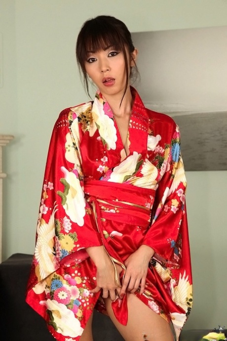 Asian hottie Marica Hase takes off her kimono and exposes her wet cunt