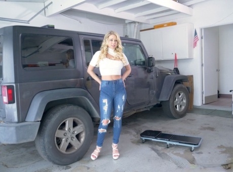 Blond hottie mit groß tüten katie morgan fucks ein guy für auto reparatur rechnung