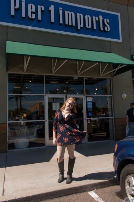 Teenagerka Irelynn Dunhamová vystavuje své přirozené křivky na veřejnosti