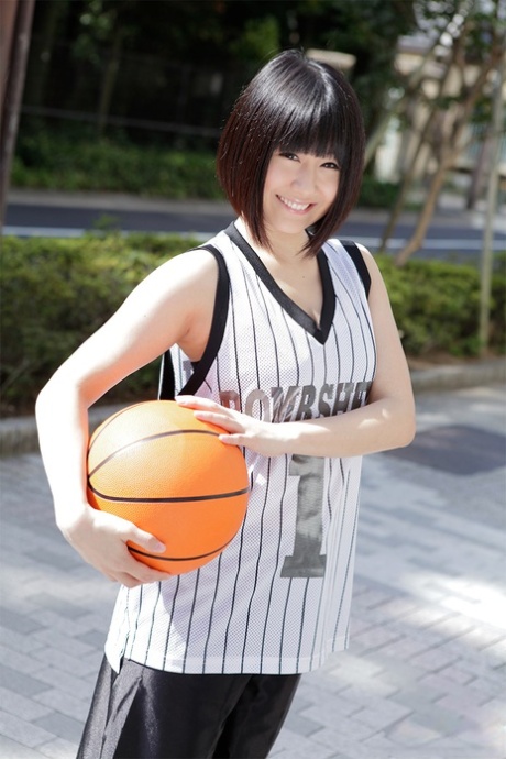 Asian basketball player Mari Koizumi gets toyed and fucked in a gangbang