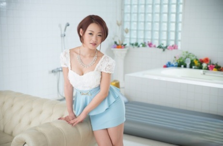 Den umettelige japanske sykepleieren Ayumi gir pasienten sin oral nytelse i 69...