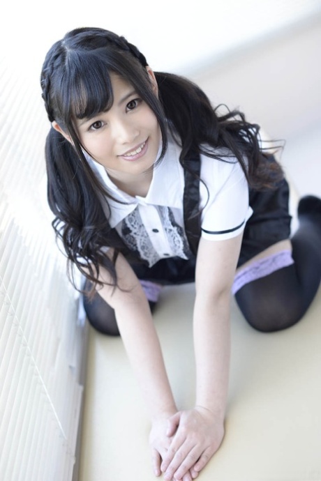 Sexy Japanse actrice Miyu Shina toont haar romige kutje na hardcore seks