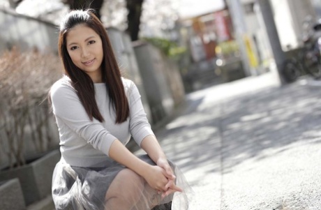 Asiatisch sweetie mit groß tüten nene sakura gets sie haarig twat nailed