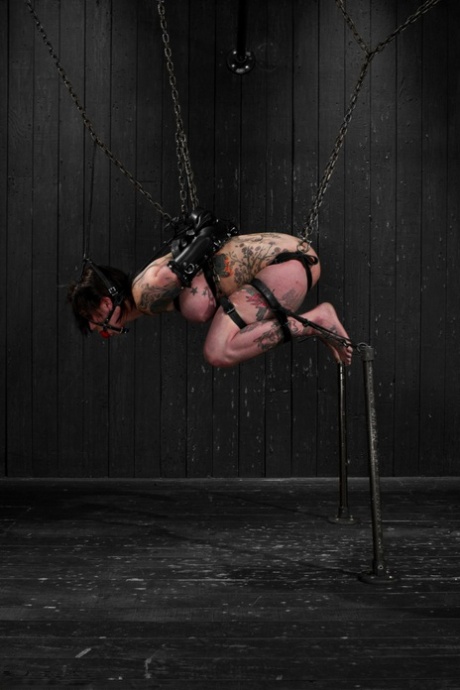 Geräte-Bondage Kathryn Dupri