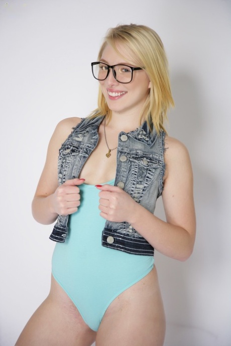 Nerdy blonde with tiny tits Trillium strips her clothes and poses nude