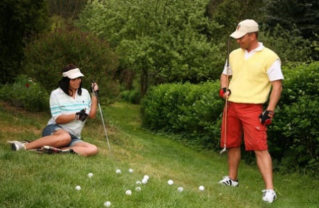 Cycata nastolatka Dolly G rezygnuje z golfa i bzyka swojego instruktora na polu golfowym