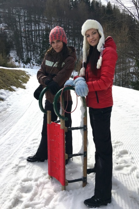 Las irresistibles Linda Moretti y Verona Sky disfrutan de la acción entre chicas