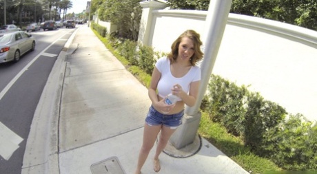 Scena POV, w której Brooke Wylde otrzymuje zapłatę za bycie bzykaną na ulicy