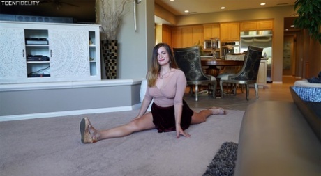 Amateur teen girl Dakota Rain reveals natural titties & tight pussy