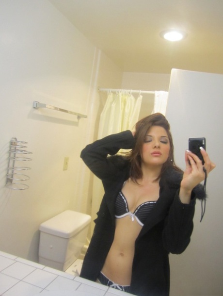 Stunning American slut Evilyn Fierce takes selfies of her small natural tits