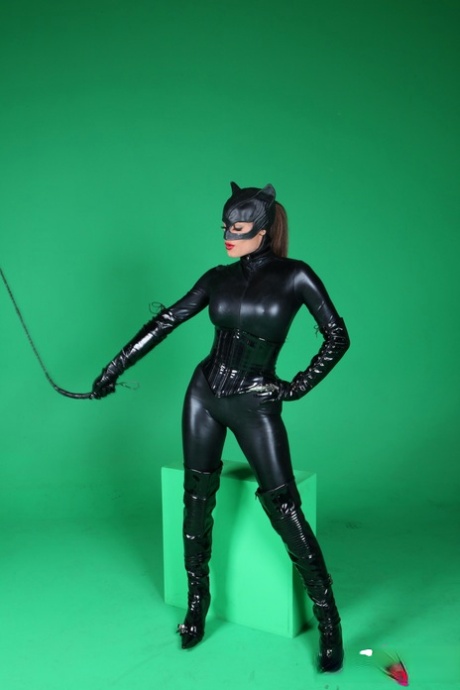 Glamour babe Madelyn Marie teasing with a whip in her latex pussycat outfit