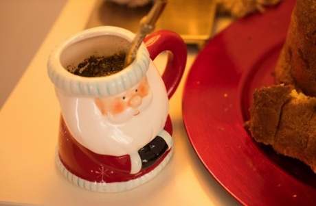 Le Père Noël est arrivé à temps pour féliciter les blondes Sicilia et Chiki Dulce.