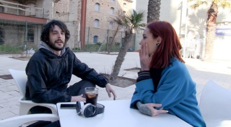 Ruiva Espanhol garota Silvia Rubi encontra um disposto participante para um porno
