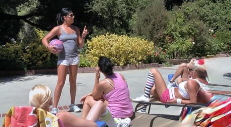 Sunbathing chicks on lounge chairs spontaneously decide upon lesbian group sex