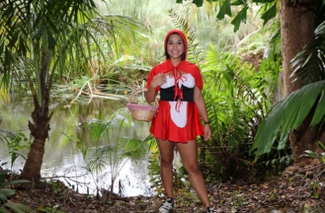 Cute Penny Nichols in red riding hood gets huge facial from the big bone wolf
