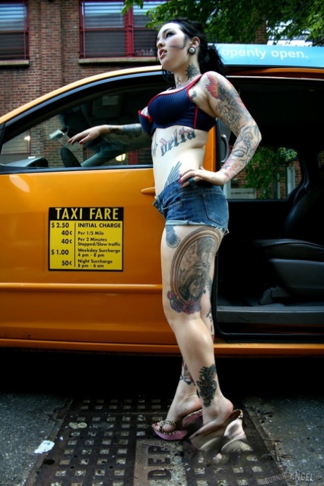 Tattooed cab driver gets undressed and masturbates in the back seat naked