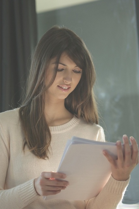 Petite Tsjechisch model Met Kleine tieten Susan Ayn wordt geneukt door haar vriendje