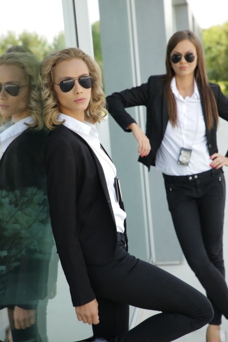 Un trio en plein air avec les flics Tina Kay et Veronica Leal