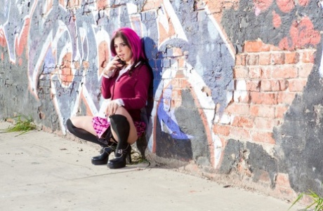 Joanna Angel follada por el culo en un callejón