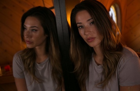 Lesbičky Eva Lovia a Lily Labeau uspokojují své upravené muffiny