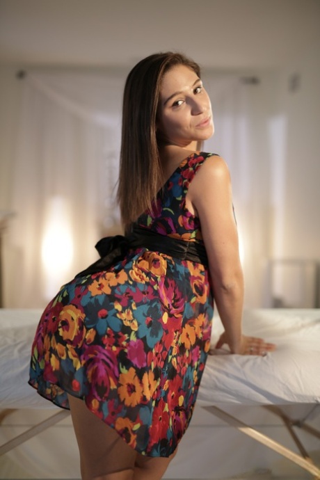 Abella Danger, femme blanche, twerke son gros cul après s