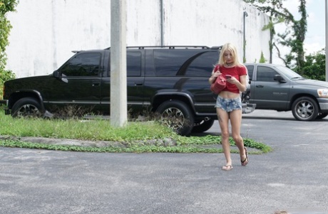 Teen Kenzie Reeves wird von ihrem Freund angegriffen und auf einem Parkplatz gefickt