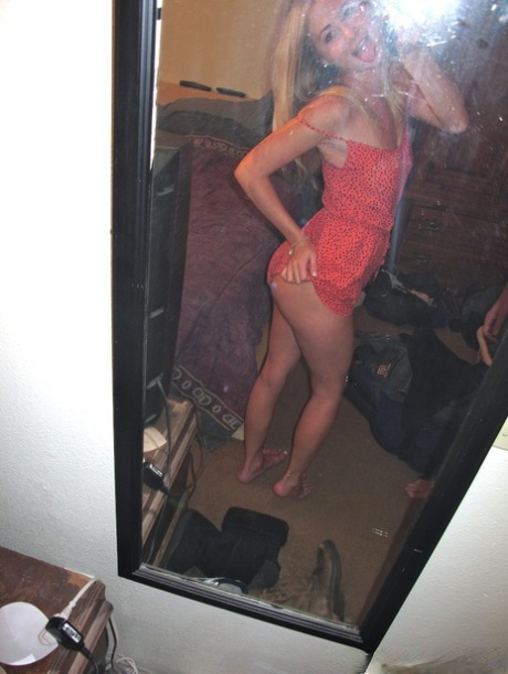 Přitažlivá amatérská teenagerka Casi James se blýskne nahou kundičkou před detailním záběrem na zadek