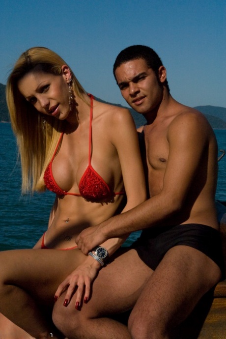 TS Seduction performed by Gabriel Lemos, Renata dAvilla
 Hot Pictures