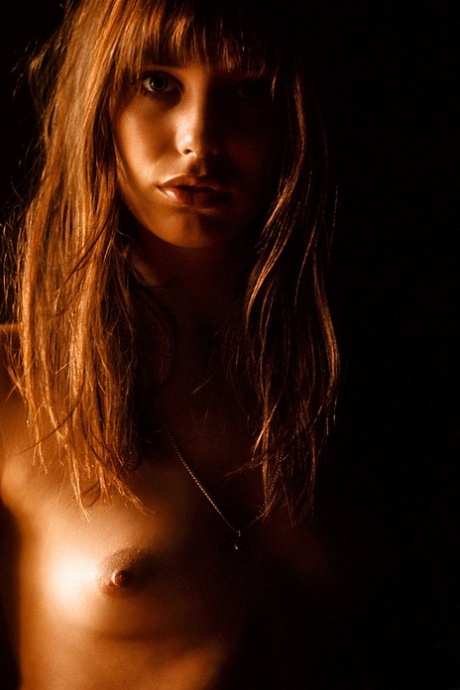 Exotic babe Jane Birkin reveals her upper body & flaunts her natural boobs