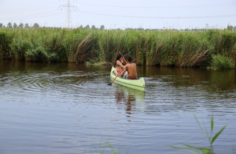 Teenie-Freundin Daniella C wird am Fluss ausgezogen und gefickt