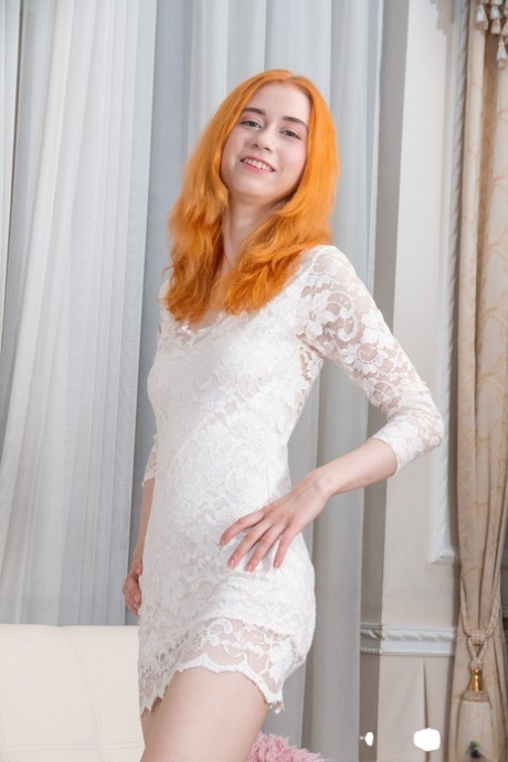 Flame-haired Lagoon Blaze si užívá hardcore análního sexu a užívá si obličeje