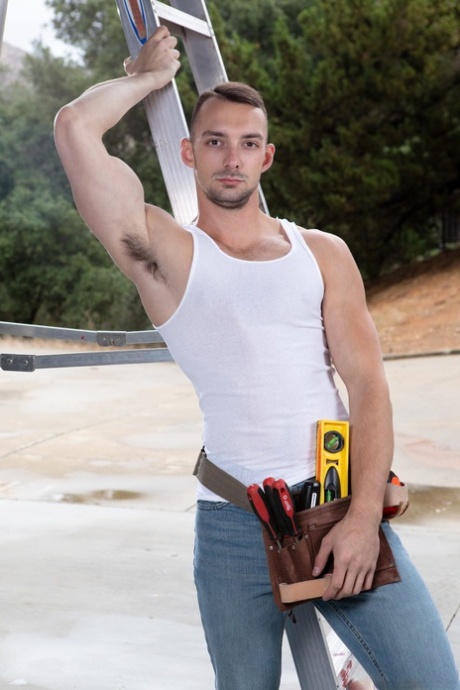 Gays com tesão handymen Roman Todd e Johnny B foda-se do outro buraco traseiro