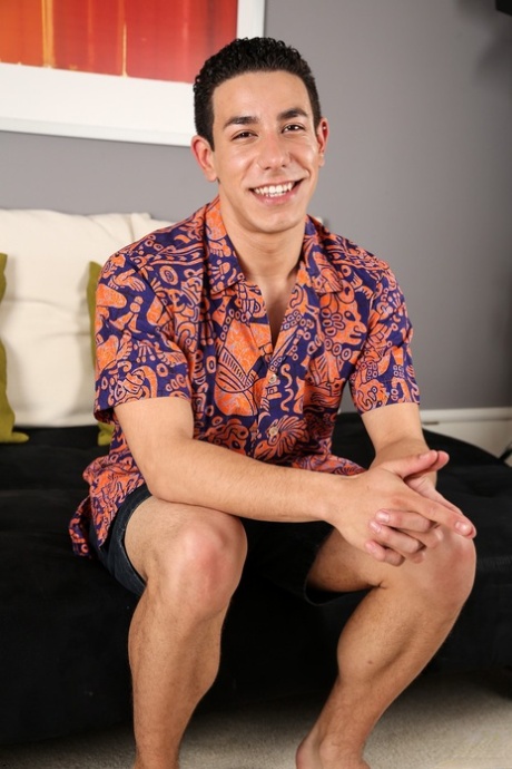 Femininer schwuler Junge Orlando Fox wird von Markie More bei einem Casting gefickt und gefilmt