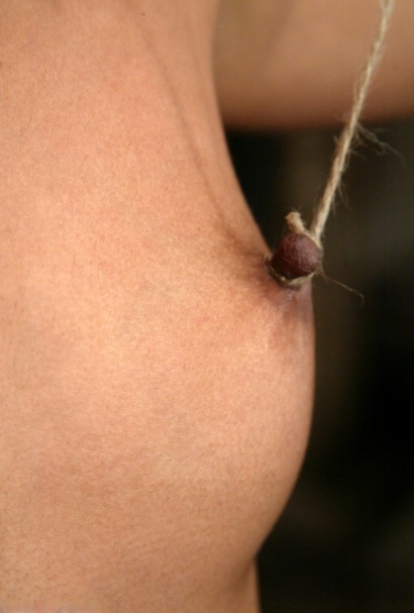 Moden amerikansk ludder Gia Jordan får sin vagina leketøy mens bundet opp