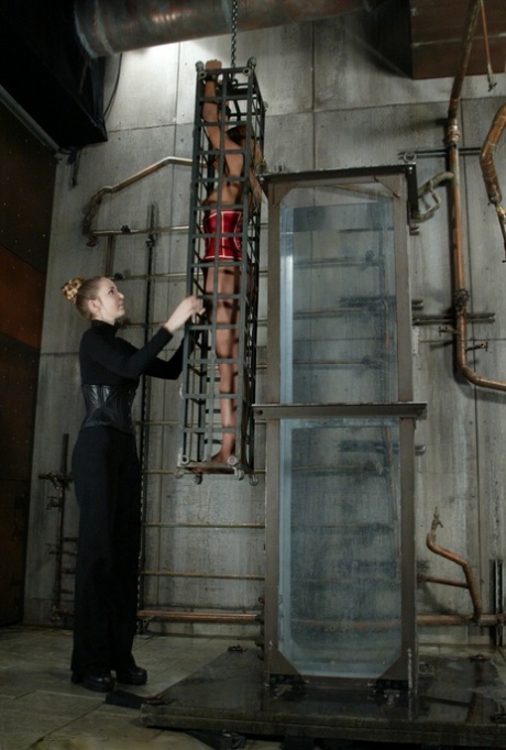Vand Bondage med Stacy Ray porno