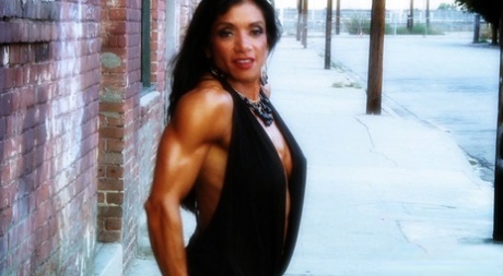 Sweet American bodybuilder woman Marina Lopez shows her biceps outdoors