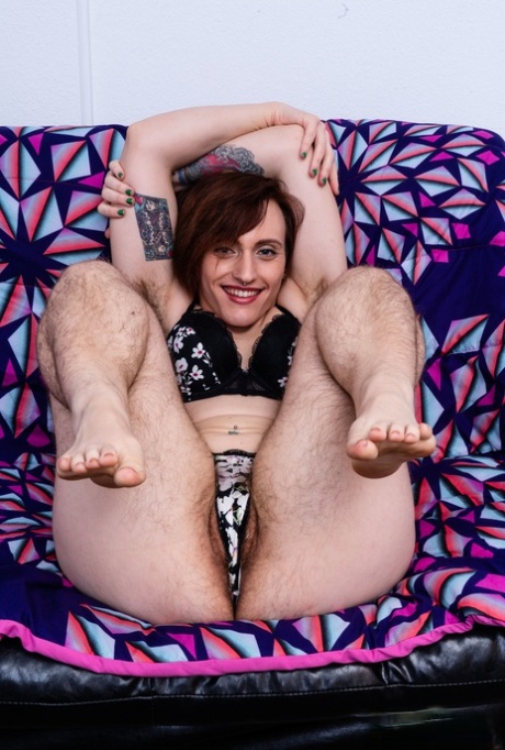 ATK Hairy w wykonaniu Lauren Laurent Hot XXX