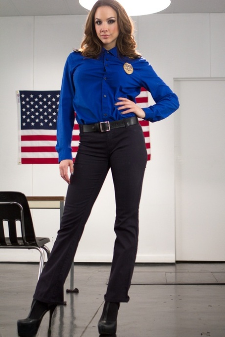Hete TSA agente Chanel Preston & tengere Penny Pax strippen & showen hun rondingen