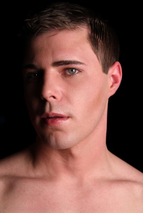 Horny gay boy Joshua Cohen unveils his inked chest and rubs his penis