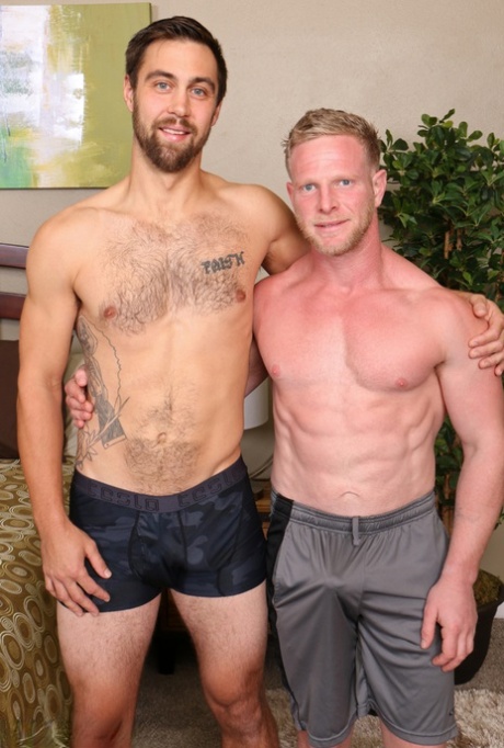 Sebastian Long y Michael Mission disfrutan del sexo anal a lo perrito