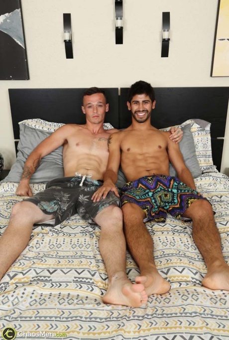 Appeso coppia gay Franco & Regan godere di vapore sesso orale e hardcore sesso anale